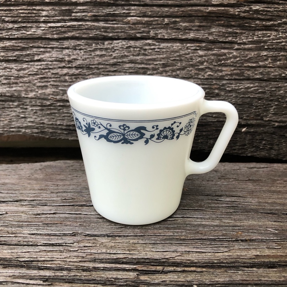 Pyrex Old Town Blue Onion coffee mug tea cup Vintage Vtg retro winter favourite